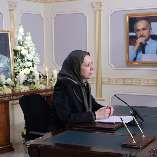 Maryam Radjavi à l’hommage rendu au héros national iranien, le colonel Behzad Moezzi, en présence des membres du CNRI et de l’OMPI/MEK à Achraf-3 - Janvier 2021