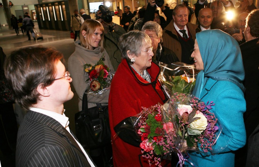 Maryam Radjavi accueillie chaleureusement à son arrivée à Oslo
