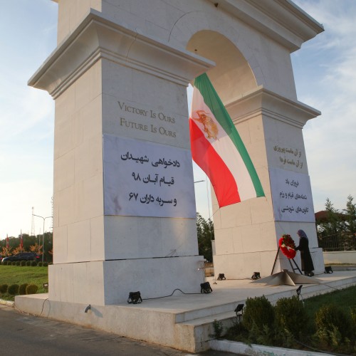 Un millier d'anciens prisonniers politiques dans une conférence à Achraf-3 en Albanie pour commémorer le soulèvement de novembre 2019