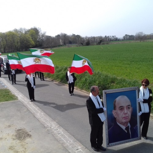 Hommage funèbre au Dr Manouchehr Hezarkhani 