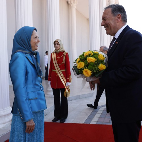 Maryam Radjavi rencontre Milke Pompeo, 70ième Secrétaire d’Etat américain à Achraf-3