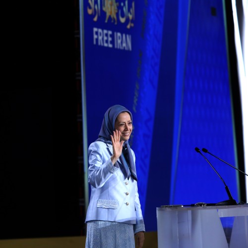 Discours de Maryam Radjavi en présence du Pr Roberts, prix Nobel de médecine, à Achraf-3