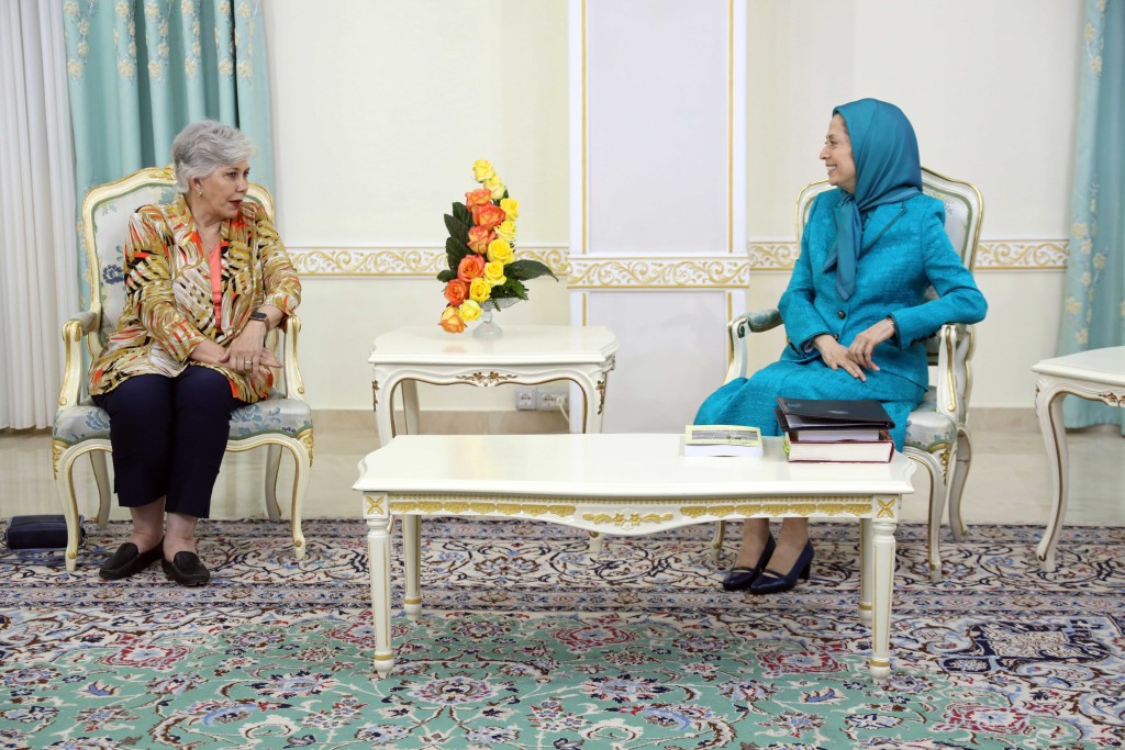 Rencontre de Maryam Radjavi avec Mme Linda Chavez