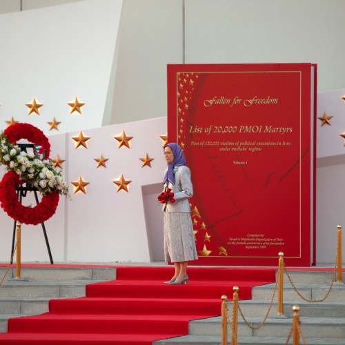 En souvenir des martyrs pour la liberté, étoiles qui brillent dans le ciel de l’Iran