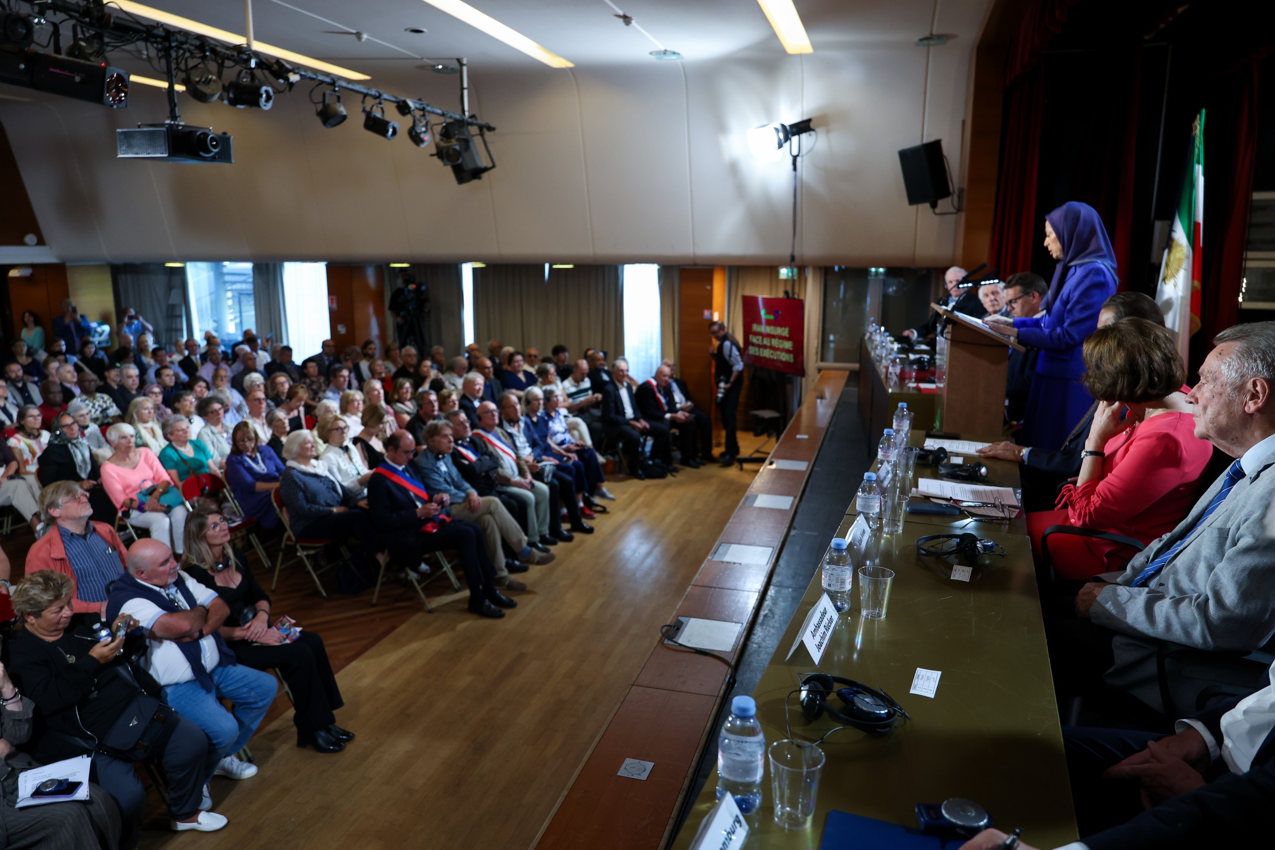 maryam rajavi 17 district