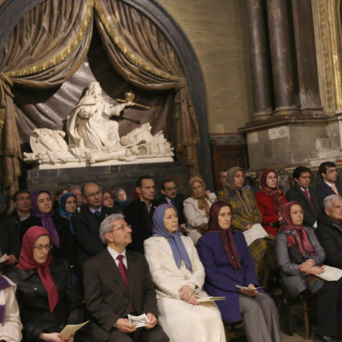 در سالروز ميلاد عيسی مسيح (ع)، مریم رجوی در مراسم دعا و نيايش كليسای سن ژرمن دپره ازكليساهای قديمی و مشهور پاریس حضور یافت-۳دی ۱۳۹۴