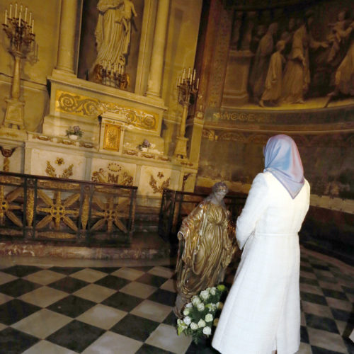 در سالروز ميلاد عيسی مسيح (ع)، مریم رجوی در مراسم دعا و نيايش كليسای سن ژرمن دپره ازكليساهای قديمی و مشهور پاریس حضور یافت-۳دی ۱۳۹۴