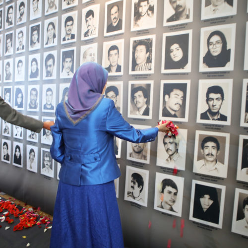 پیام مریم رجوی در نمایشگاه شهرداری پاریس ۲در گرامیداشت ۳۰هزار شهید قتل‌عام ۱۹۸۸ در ایران
