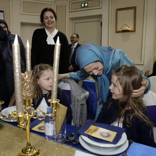 مریم رجوی در مراسم سال نو همراه با شهرداران و منتخبین و حامیان مقاومت ایران در فرانسه