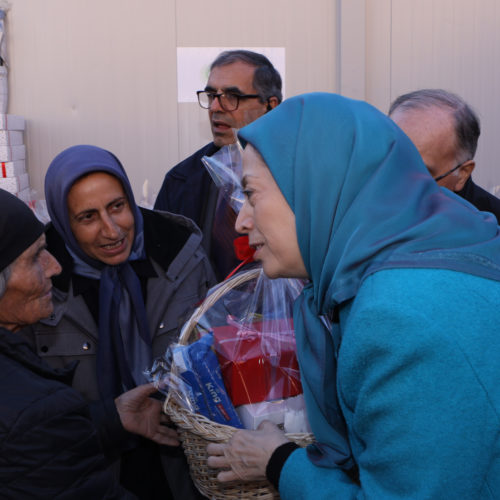 دیدار مریم رجوی با آسیب‌دیدگان زلزله در آلبانی- دی ۹۸