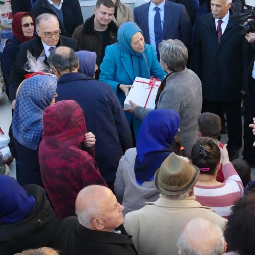 دیدار مریم رجوی با آسیب‌دیدگان زلزله در آلبانی- دی ۹۸