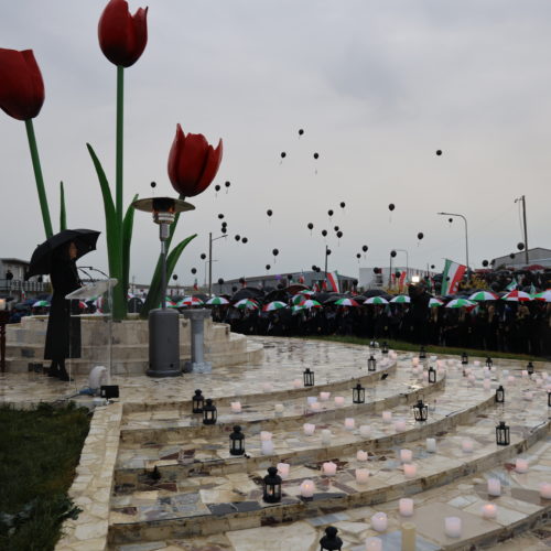 مراسم بزرگداشت جان باختگان سقوط هواپیمای مسافربری اوکراین با حضور مریم رجوی در اشرف ۳- ۲۲دی ۱۳۹۸