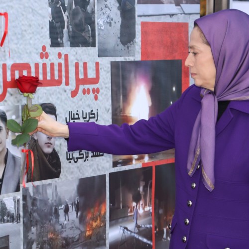 از آبان تا بهاران انقلاب دموکراتیک