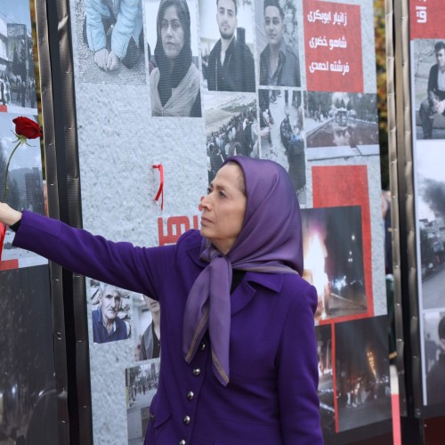 گل گذاری برای شهید قیام نسرین قادری، زن دلیر ایرانی که در خط مقدم این نبرد ایستاد 