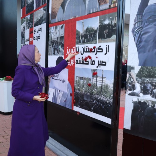 از آبان تا بهاران انقلاب دموکراتیک