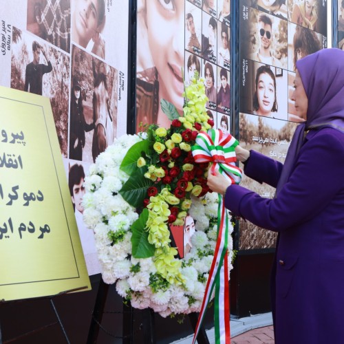 از آبان تا بهاران انقلاب دموکراتیک